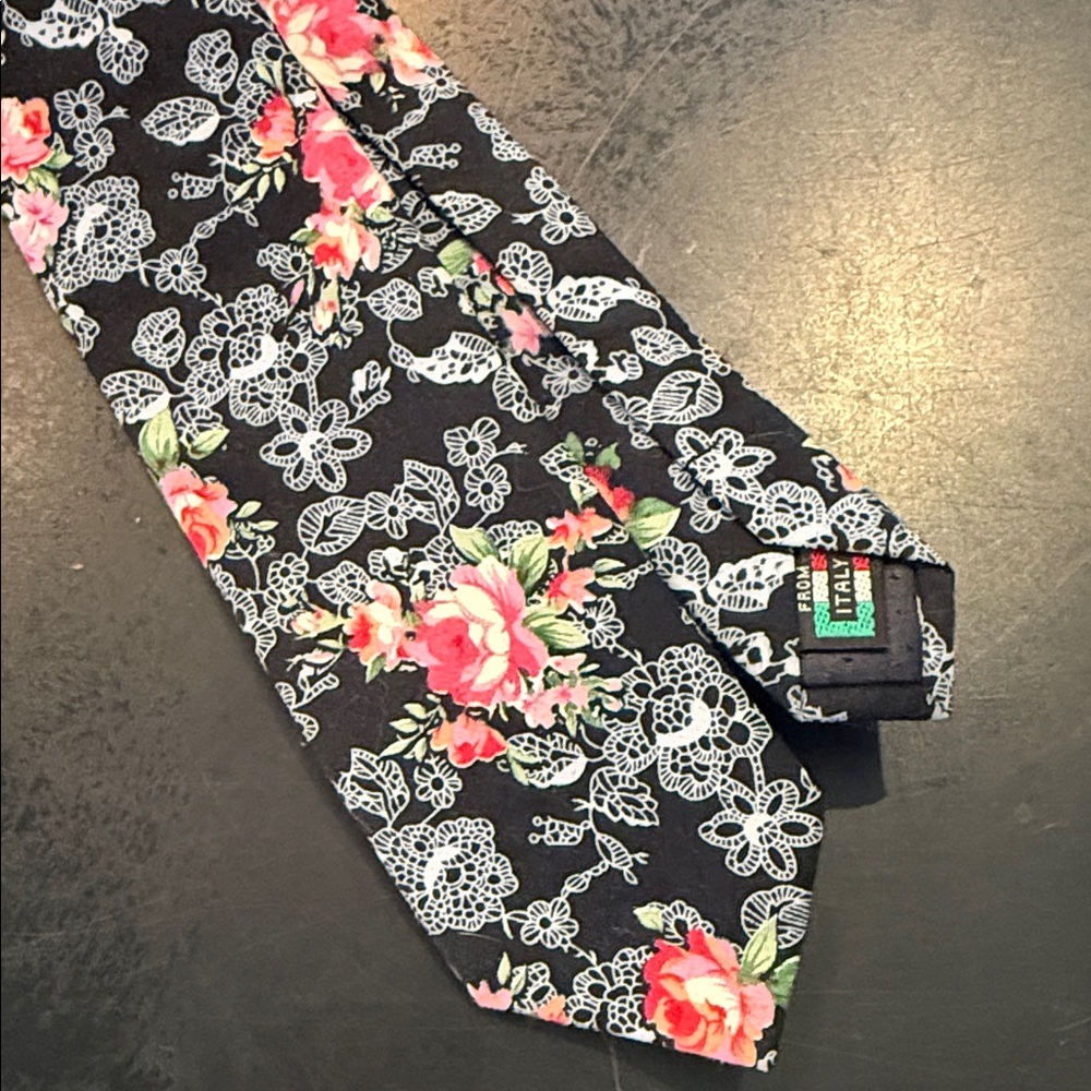 Q BRAND Black SKINNY Tie with Floral Design